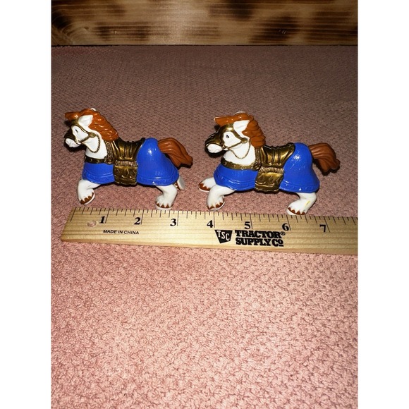 2 Fisher-Price Great Adventures White Blue Medieval Horses - Picture 2 of 5